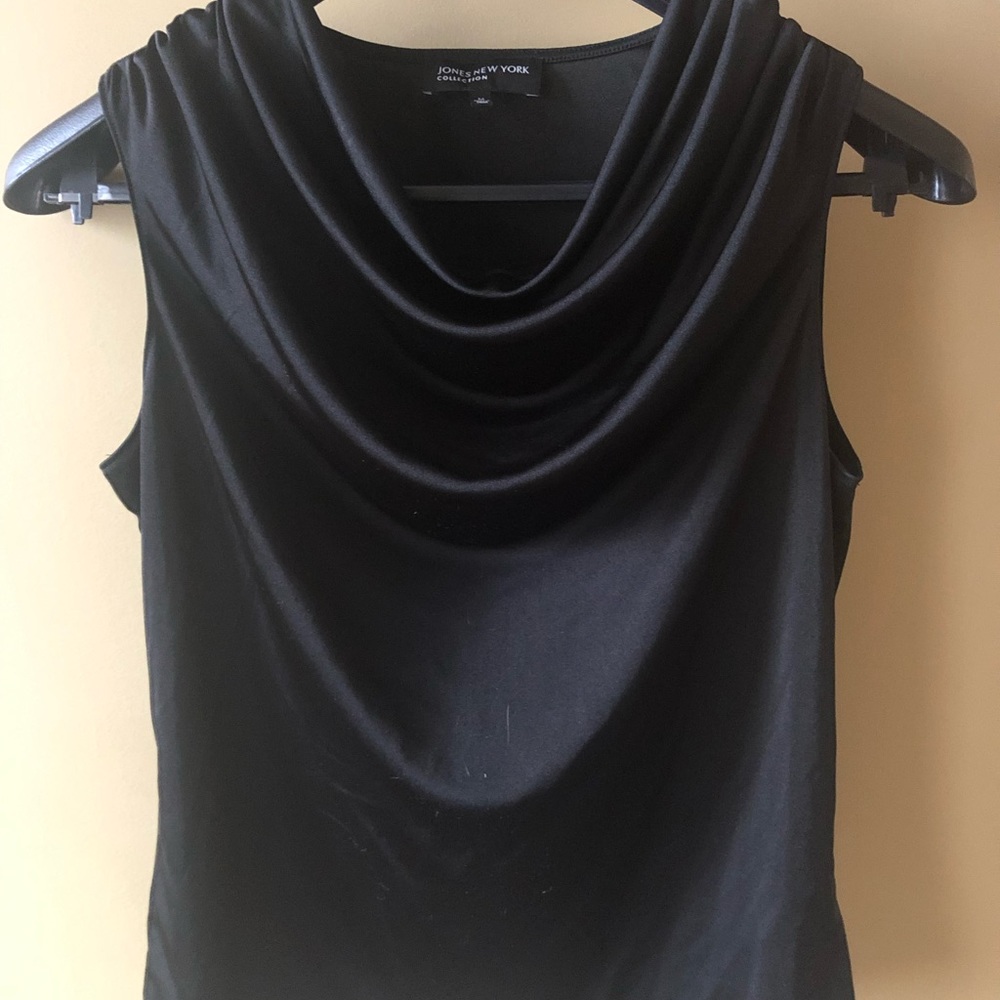 Black women’s essential shell. Like new.